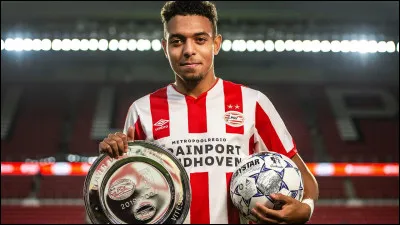 Faisons un tour aux Pays-Bas, le PSV Eindhoven accueille le Vitesse Arnhem. Ce match marque l'éclosion d'une nouvelle pépite, Donyell Malen a marqué chacun des buts du match, combien de buts a-t-il marqué ?