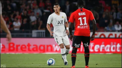 Remake de la finale de coupe de France de la saison passée où le Stade rennais a défait le Paris Saint-Germain, cette fois-ci Rennes accueille un PSG revanchard. Quel est le résultat du match ?