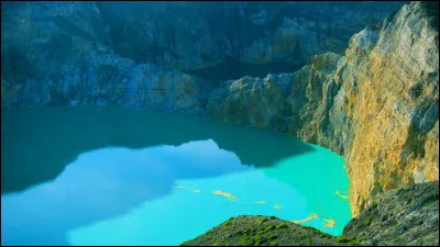 C'est un pays frontalier de :