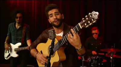 Quel chanteur français a sorti en 2015 le single "Me quemo" ?