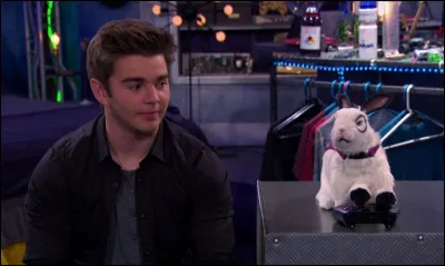 Quel est le vrai nom de Max ?