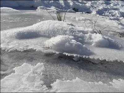 L'eau froide gle plus vite que l'eau chaude
