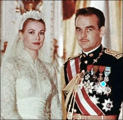 Avec qui le Prince Rainier III de Monaco vécut-il une histoire d'amour romantique et heureuse ?