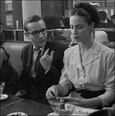 Avec qui Jean-Paul Sartre forme-t-il un couple d'amoureux mythique et anticonformiste, un des plus célèbre du XXe Siècle ?
