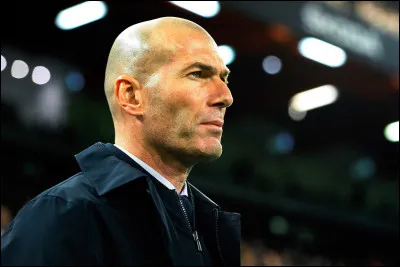 Dans quel club a débuté Zinédine Zidane ?