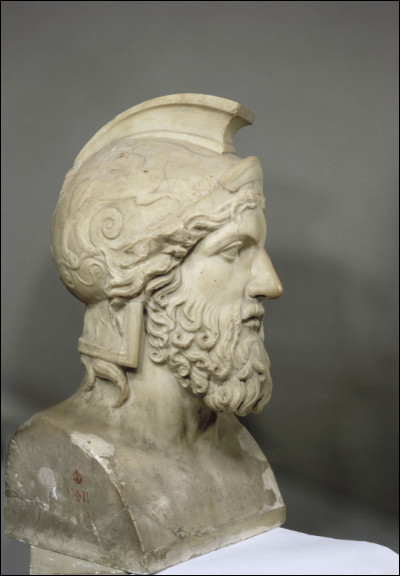 Qui est considéré comme le père de la démocratie athénienne ?
