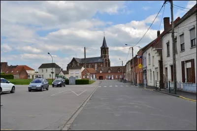 Ville de 9 000 habitants du département du Pas-de-Calais, voisine d'Aire-sur-la- Lys, traversée par le canal d'Aire à la Bassée :