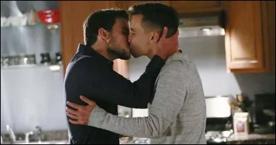 Quelle est cette série avec Jack Falahee et Conrad Ricamora ?
Je précise que ce n'est pas une série sur l'homosexualité mais certains personnages sont homosexuels dont ceux joués par Falahee et Ricamora. Jack Falahee interprète l'un des personnages principaux de la série.
