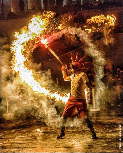 À qui doit-on la pièce de théâtre "Feu la mère de Madame" ?