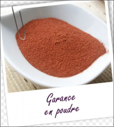 À la même période, quelle ville cultivait la garance, plante qui donne un colorant rouge ?