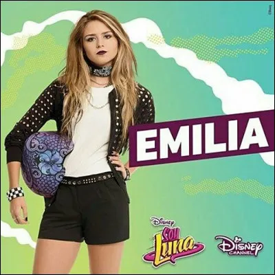 De qui est amoureuse Emilia ?