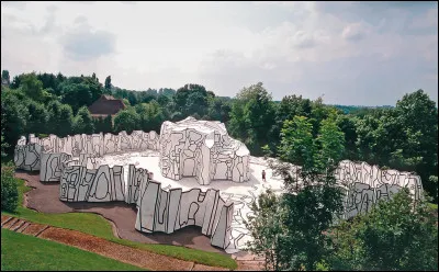 Pour terminer, qui a réalisé "La Closerie Falbala", ensemble sculptural monumental ?