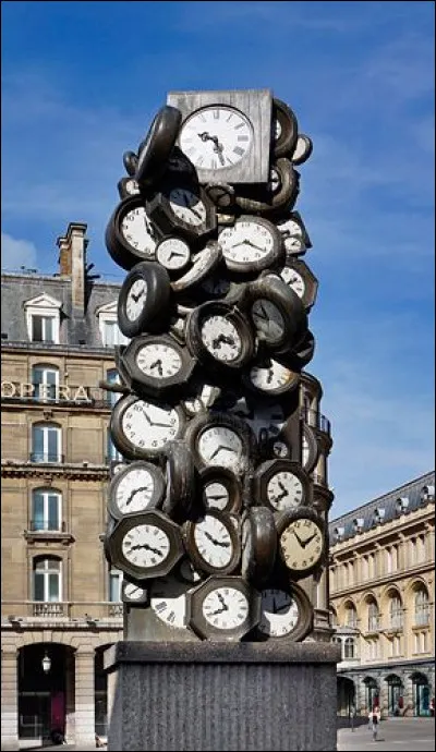 Quel sculpteur a réalisé cette accumulation d'horloges, "L'Heure de tous", située devant la gare Saint-Lazare à Paris ?