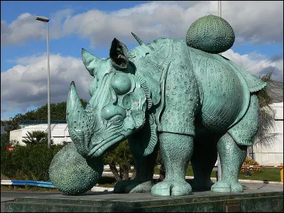 Quel peintre a sculpté "Rhinocéros habillé en dentelles" ?