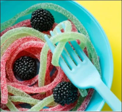 Je suis une boule croquante nappée de chocolat au lait. Impossible de ne pas craquer... Une fois goûté on se demande même comment on a pu attendre si longtemps avant de découvrir ce bonbon de chocolat. Un plaisir incomparable !