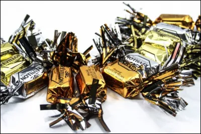 J'ai été la star des année 80. Ouvre la bouche, je crépite et me transforme en chewing-gum et des fois tache la langue !