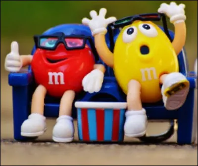 Après avoir lu, puis "rigolé'', ou pas ,sur ma blague pourrie déguste-moi tranquillement, mais attention ne me mâche pas, sinon je te collerai aux dents, chicot.