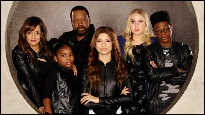 Combien de personnes font partie de la famille de K.C ? (En comptant uniquement ses parents et ses frères et surs)