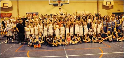 Comment s'appelle l'entra&icirc;neur de l'&eacute;quipe Seniors Filles 2 cette saison ?