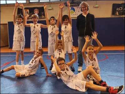 Quelle &eacute;quipe est entra&icirc;n&eacute;e cette saison par Karine ISSARTEL ?