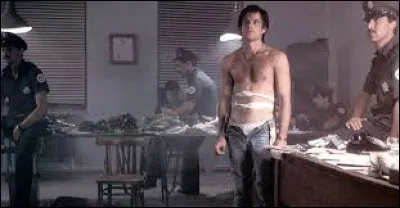 En essayant de faire passer de la drogue, dans quelle ville le protagoniste est-il fait prisonnier dans le film "Midnight express" d'Oliver Stone ?