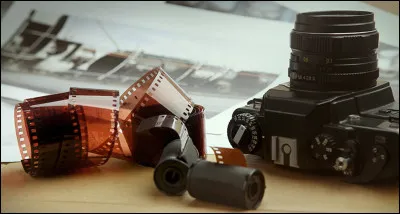 Quel est le nom de la technique photographique permettant l'obtention d'une photographie par un processus photochimique ?