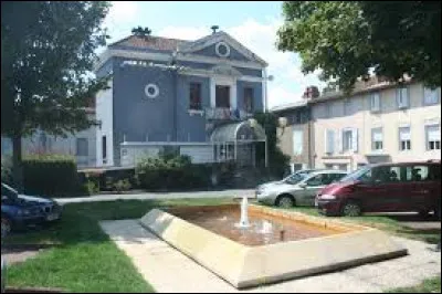 Nous sommes dans le parc naturel régional du Haut Languedoc, à Labastide-Rouairoux. Commune occitane, dans l'arrondissement de Castres, elle se situe dans le département ...