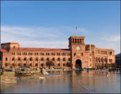 Quel pays a pour capitale Erevan ?