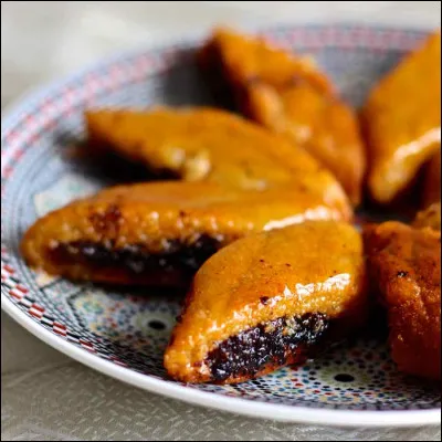 Quelle p&acirc;tisserie maghr&eacute;bine en forme de losange apercevons-nous ici ?