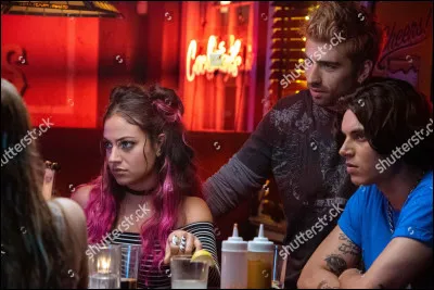 Qu'apprend Tessa au cours d'une soirée ?