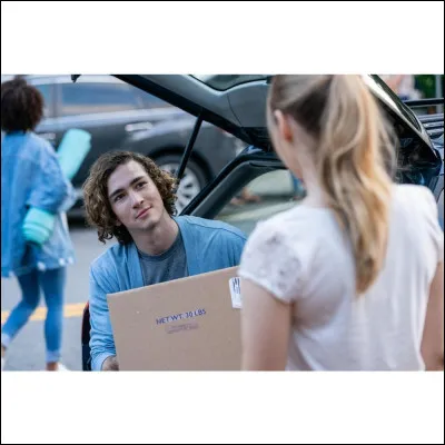 Quel est le prénom de son petit ami au début de l'histoire ?