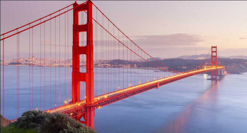 Le Golden Gate Bridge se situe à San Francisco.