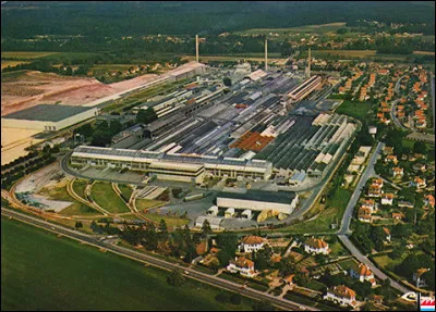 Quelle est la première entreprise industrielle, nationalisée depuis 1982, à redevenir privée ?