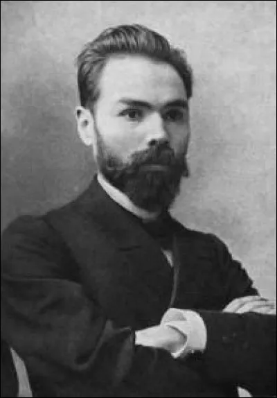 Val&eacute;ri Brioussov est principalement li&eacute; avec quel mouvement litt&eacute;raire russe ?