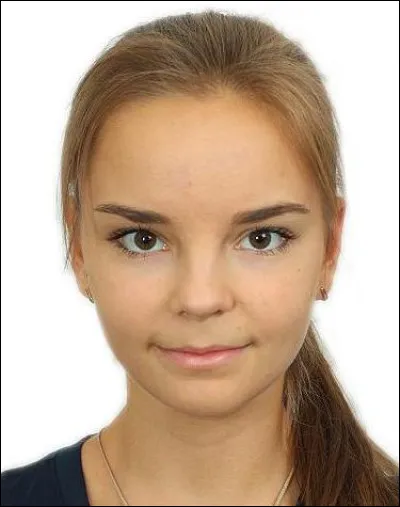 Parmi plusieurs détails possibles, lequel de ceux-ci permet de différencier Dina et Arina ?