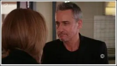 Dans quel lieu Alice a-t-elle un merveilleux souvenir de gros câlin avec Ravalec ?