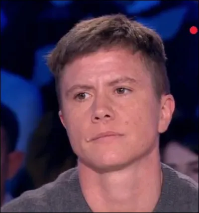 Qui est cet homme trans, comédien, chanteur, chroniqueur et humoriste ?