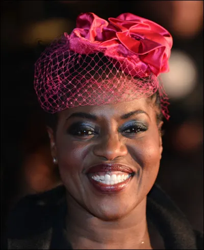 Qui est cette Claudia, comédienne et humoriste franco-ivoirienne ?