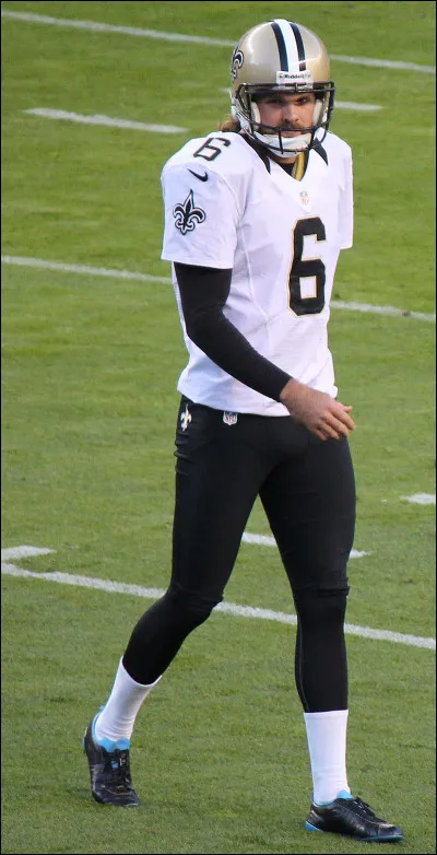 Pour quelle franchise de NFL, joue le talentueux n°6 Thomas Mostead depuis 2009 ?