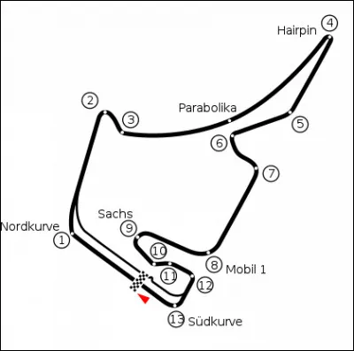 Je suis un circuit long de 4.574 km, construit en 1932 en utilisant des routes forestières. Le circuit était autrefois long de presque 8 km, et ne comportait que deux longues lignes droites reliées par deux virages. J'ai malheureusement été le théâtre de la mort accidentelle en 1968 de l'un des plus grands pilotes de Formule 1, Jim Clark , dans une course de Formule 2 :