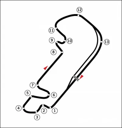 Je suis un circuit mythique du sport automobile en général. J'ai accueilli 19 grand prix de Formule 1, dont 10 ans d'affilés de 1950 à 1960. La course y est toujours "relevée". Plus de 185 000 spectateurs peuvent se positionner dans les tribunes. Pour la Formule 1, on y tourne dans le sens inverse du sens dans lequel on tourne pour toutes les autres courses :