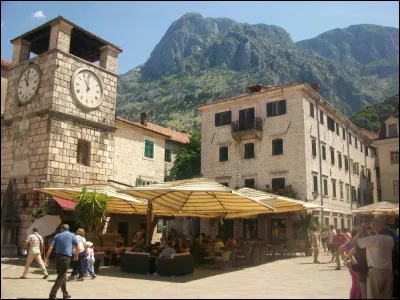 Enfin, voici une personnalité importante de l'Histoire contemporaine russe : Влади́мир Путин. Saurez-vous me dire de qui il s'agit ?