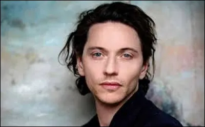 Le chanteur Raphael est en couple depuis plusieurs années avec la comédienne Mélanie Thierry.