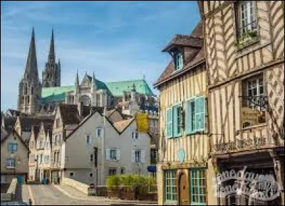 La ville de Chartres se situe dans le Loiret.
