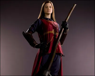 Dans les livres, lors de quelle année Ginny Weasley entre-t-elle dans l'équipe de quidditch de Gryffondor ?