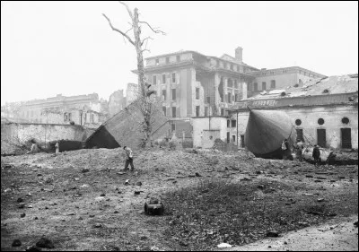 A quelle date Hitler se donne-t-il la mort dans son bunker de Berlin ?