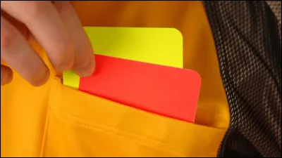 Deux cartons jaunes à une même personne valent un rouge.