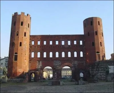 Dans quelle ville trouve-t-on cette porte ?