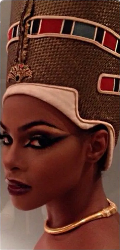De quel origine serait la magnifique reine égyptienne Néfertiti ?