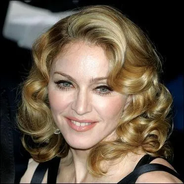 Quel �ge a Madonna, une star ayant c�toy� beaucoup de chirurgiens ?